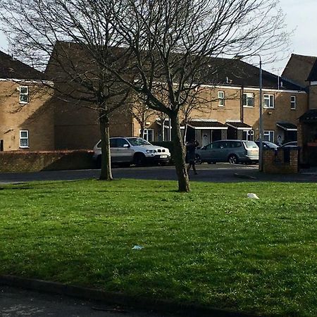 Travelling Stop Apartamento Swindon Exterior foto