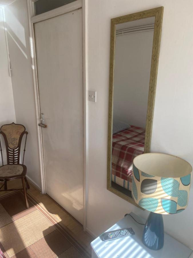 Travelling Stop Apartamento Swindon Exterior foto