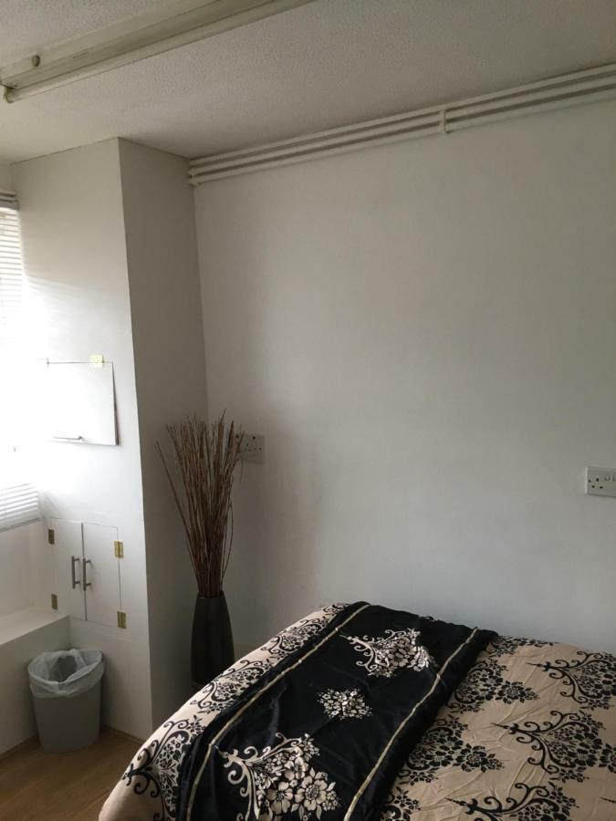 Travelling Stop Apartamento Swindon Exterior foto