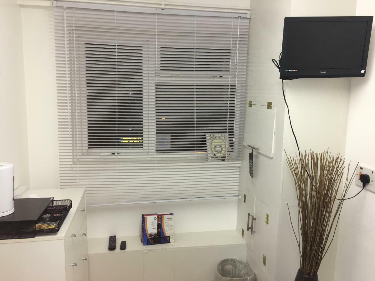 Travelling Stop Apartamento Swindon Exterior foto